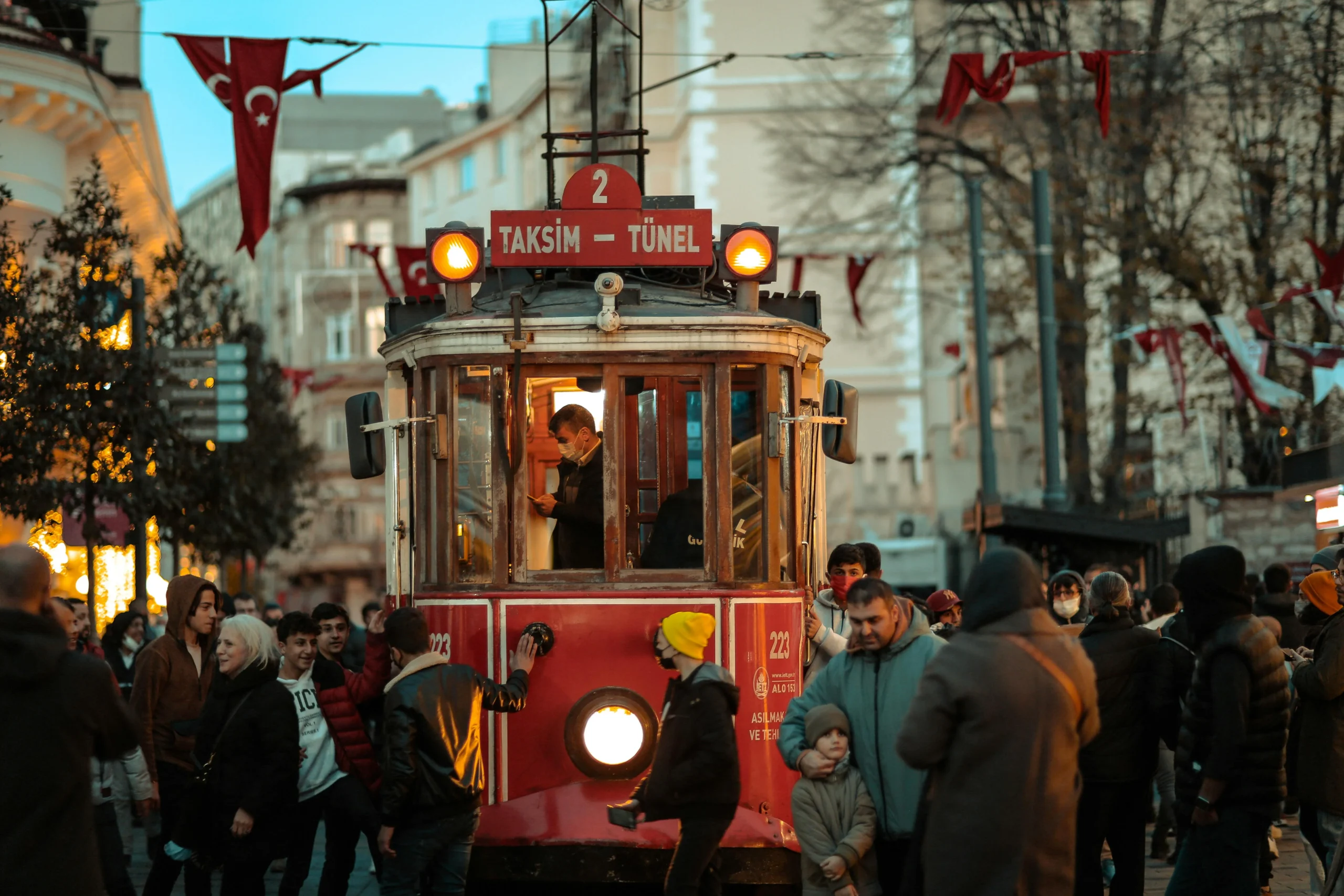 Utanmaz Türklere: Defying Turkish Norms and Culture